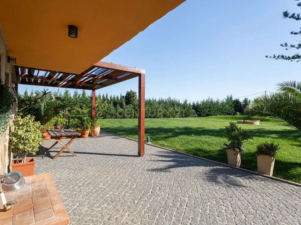 Moradia Isolada em Sarilhos Grandes com Vista para o Rio e Jardim Privado - Image 10